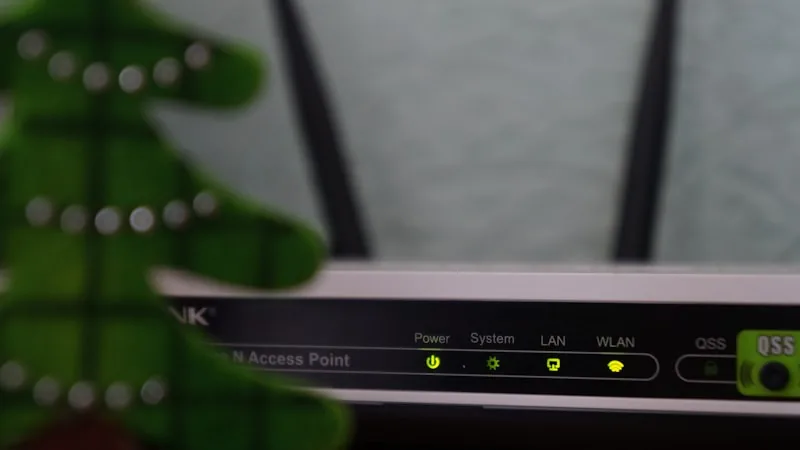 Wi-Fi signal illustration representing IPTV buffering troubleshooting